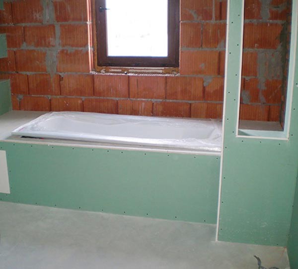 Гипсокартон в ванной: основные правила выбора и монтажа